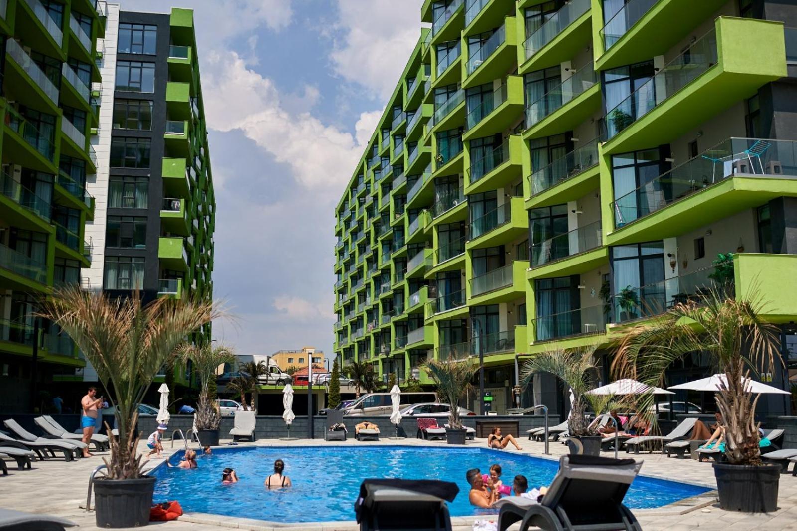 Evelyn'S Apartment Spa&Pool Beach Resort Mamaia Exterior photo