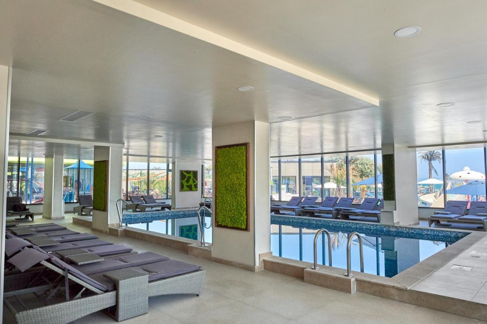 Evelyn'S Apartment Spa&Pool Beach Resort Mamaia Exterior photo